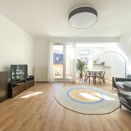 Apartament 2 Bedroom Spacious Flat Near Opera, Andrassy Bld *