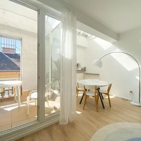 Apartament 2 Bedroom Spacious Flat Near Opera, Andrassy Bld