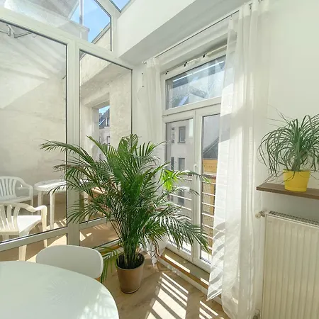 2 Bedroom Spacious Flat Near Opera, Andrassy Bld بودابست