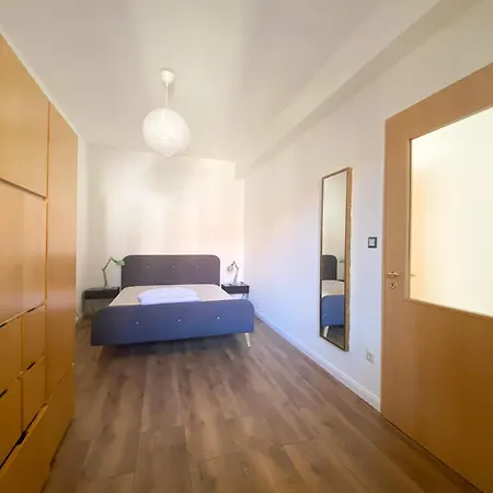 2 Bedroom Spacious Flat Near Opera, Andrassy Bld شقة *